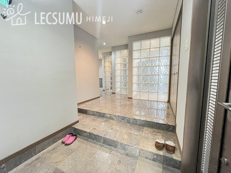 姫路市飾磨区構5丁目／中古戸建の玄関