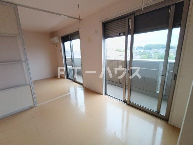 ウェルデンス幕張の居間・リビング