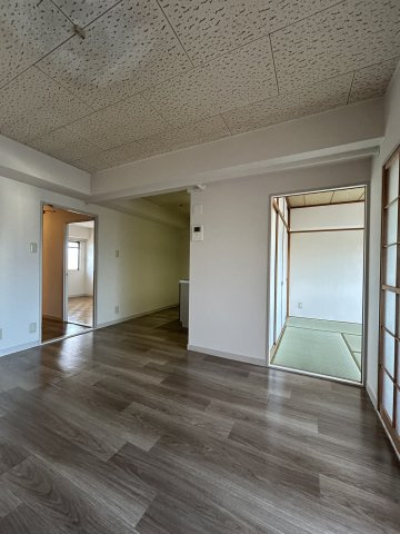 ドミール小出の居間・リビング