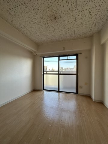 ドミール小出の居間・リビング