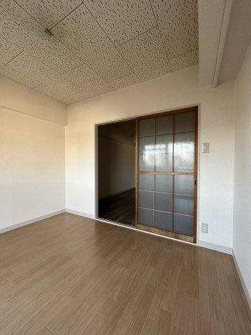 ドミール小出の居間・リビング