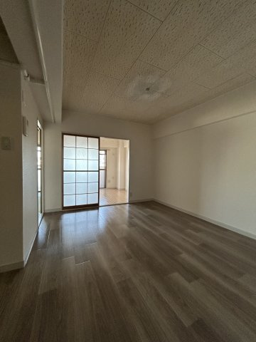 ドミール小出の居間・リビング