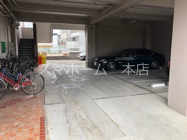 橘ビルの駐車場