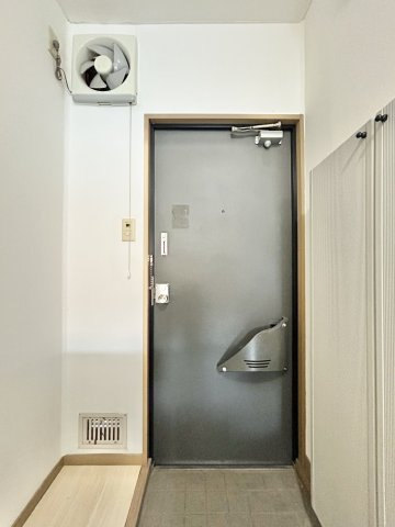 長谷川10番館の玄関