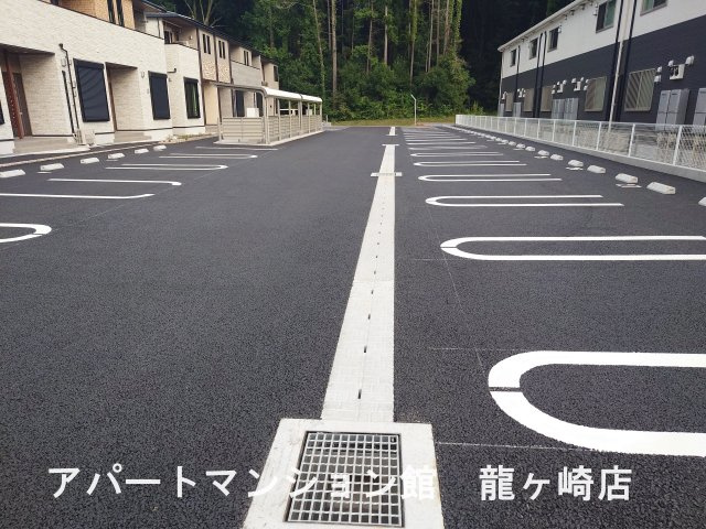レジデンシアAの駐車場