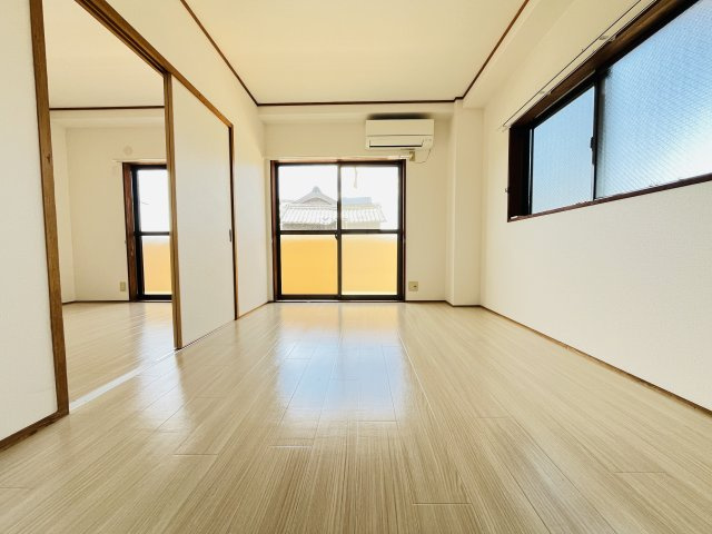 サンハイツ諸藤の洋室