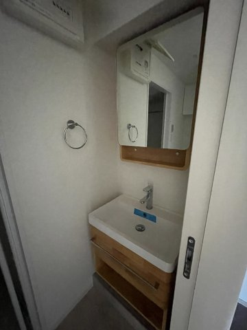 セレニテ江坂ルフレの独立洗面台|イメージとして同建物他部屋を表示しています