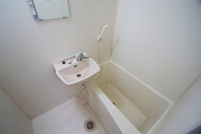 【洗面所】 | フィオーレ箱崎 | 別号室の写真になります。現況優先。