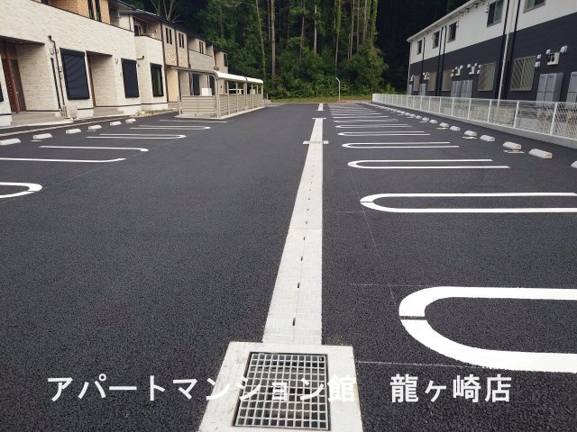 レジデンシアBの駐車場
