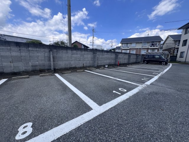 ヴァンベールCASAの駐車場