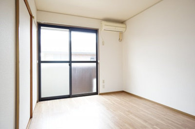 【洋室】 | ヴェルデめいわB | ※同物件・同タイプの写真です。