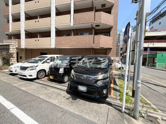 プレサンス鶴舞グリーンパークの駐車場