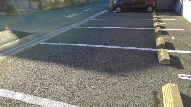 レオパレスサンライズの駐車場