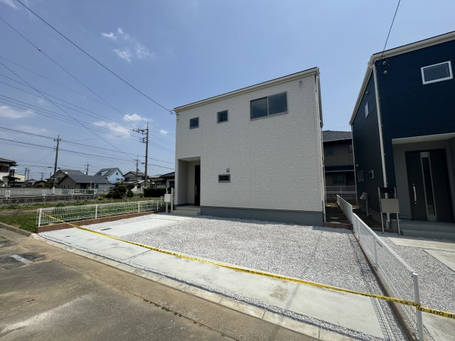 新築　前橋市山王町第4　Livele Garden.S　3号棟の駐車場|現地写真　駐車スペースは建物北側に並列4台分可能です！					
