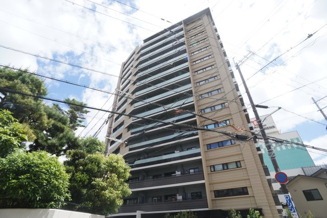 ユニハイムエクシア宝塚駅前の外観