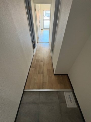 【玄関】 | ロイヤル八尾 | シンプルで使いやすい玄関です