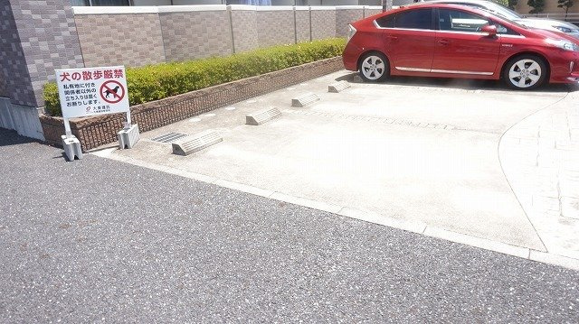 Ｗ・フォンターナの駐車場