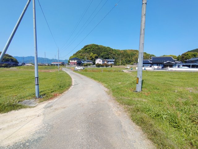 黒川　売土地　６の前面道路含む現地写真