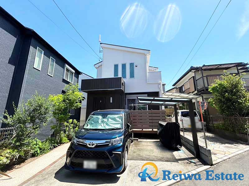 中古戸建　茅ヶ崎市出口町の外観|駐車スペース完備！お車の移動が多いご家庭に助かりますね