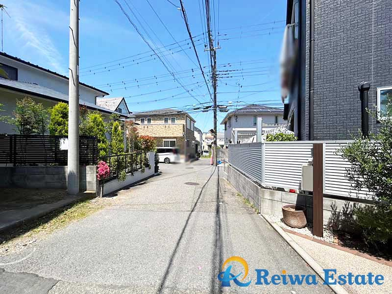 中古戸建　茅ヶ崎市出口町の前面道路含む現地写真