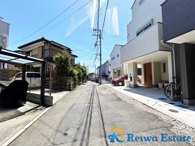 中古戸建　茅ヶ崎市出口町の前面道路含む現地写真