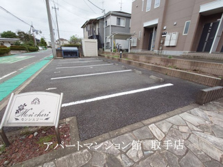 【駐車場】