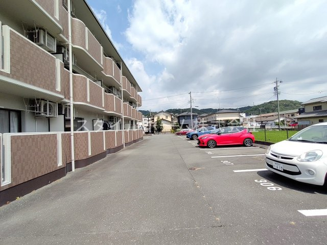 エクシード御油の駐車場