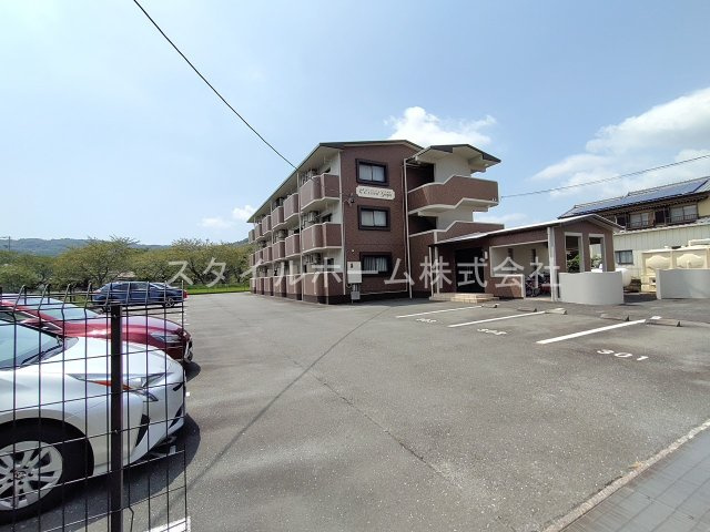 エクシード御油の駐車場