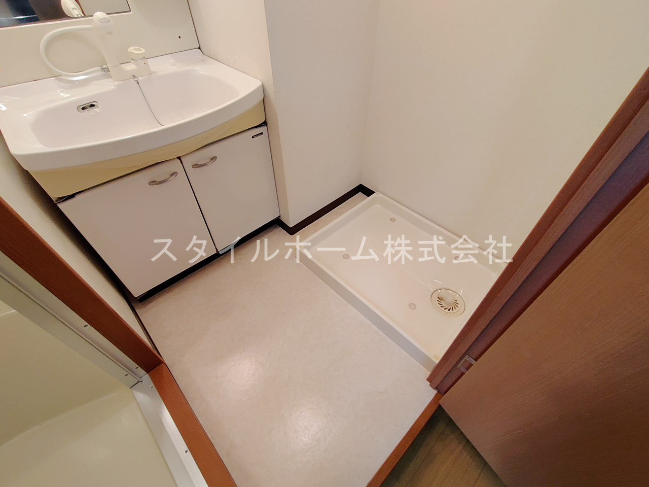エクシード御油の洗面所|別部屋写真です。