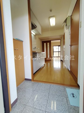 エクシード御油の玄関|別部屋写真です。