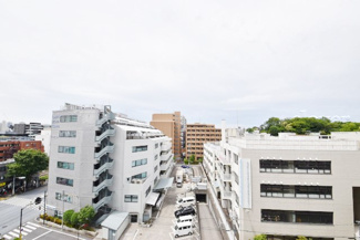 【展望】 | 眼前に広がる空の雄大さと、このお部屋の自慢の一つである「眺望」をご覧ください。毎日、この景色を独り占めできる新生活に夢が広がります。～即日のご見学可能～　お問合せはお気軽にどうぞ。