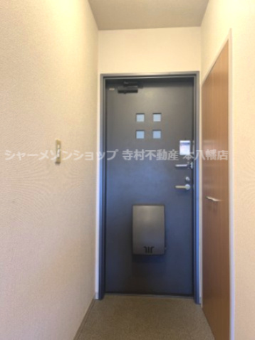 ヴィラージュ市川大町の玄関|玄関には大型シューズBOXを設置♪