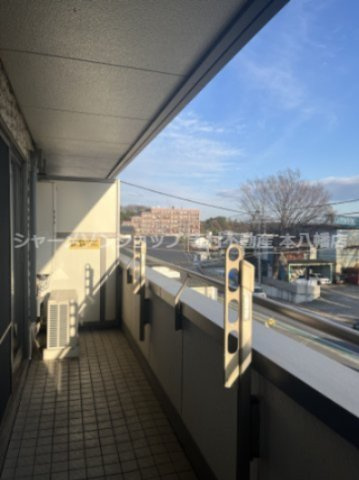 ヴィラージュ市川大町のバルコニー|※別部屋の写真です。
