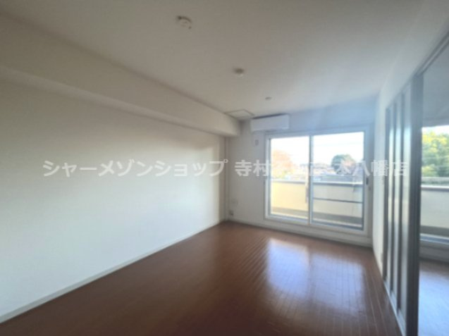 ヴィラージュ市川大町の居間・リビング|LDK11.5帖♪南向きです♪