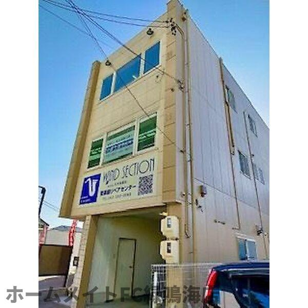 矢木楽器店万場ビルの外観