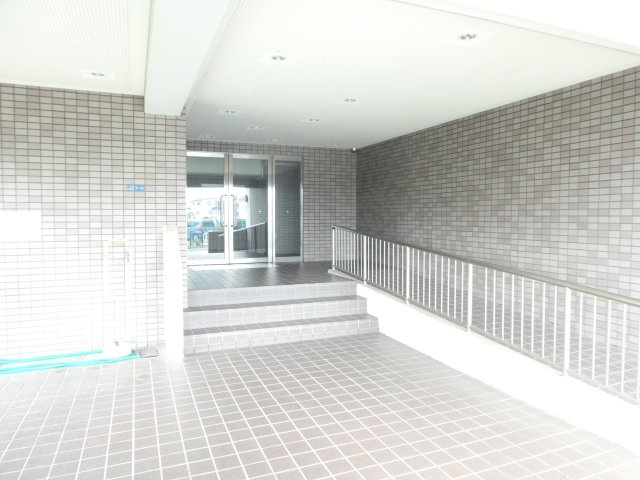 フローラル良元のエントランス