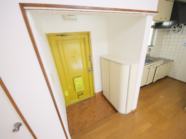 サニーハイツの玄関