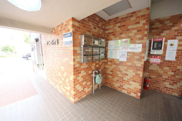 サニーハイツのエントランス