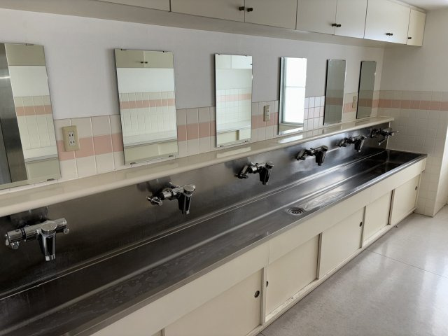 本町一棟ビルの洗面所