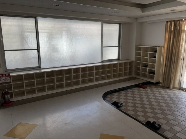 本町一棟ビルの玄関