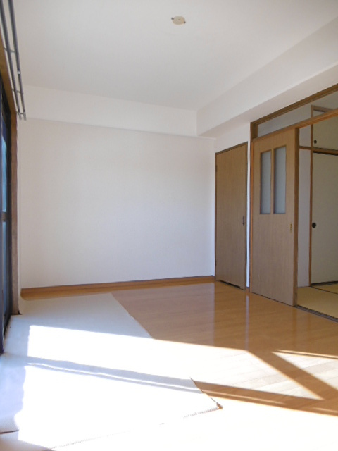 エテルナ・エーカーズ【10,000円キャッシュバック対象物件】の洋室|ゆったりした洋室です