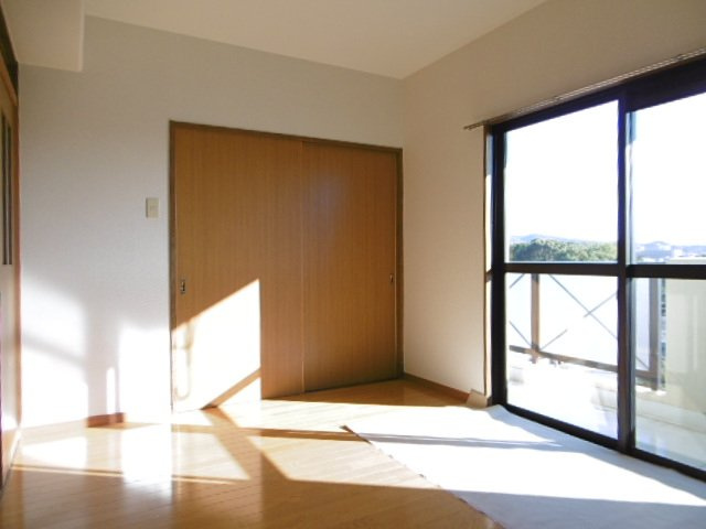 エテルナ・エーカーズ【10,000円キャッシュバック対象物件】の洋室|使い勝手のいい洋室です