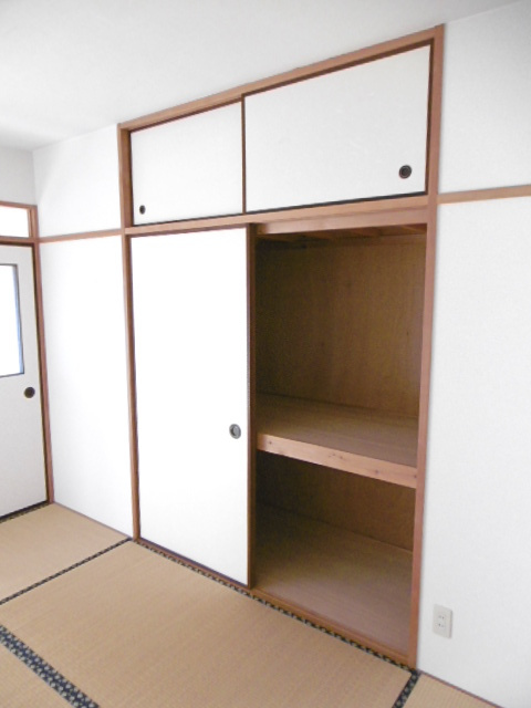 エテルナ・エーカーズ【10,000円キャッシュバック対象物件】の内装|明るい色調の室内です