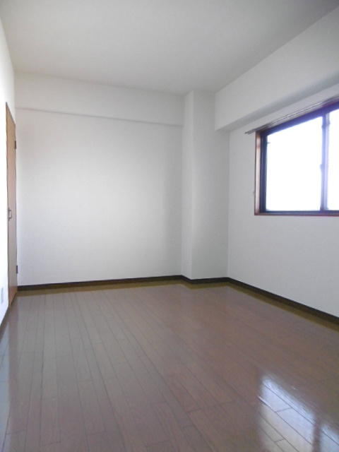 エテルナ・エーカーズ【10,000円キャッシュバック対象物件】の寝室|落ち着いて過ごせるお部屋なので、寝室にいかがでしょうか