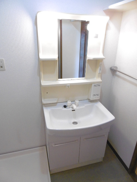 エテルナ・エーカーズ【10,000円キャッシュバック対象物件】の独立洗面台|独立洗面化粧台が付いています