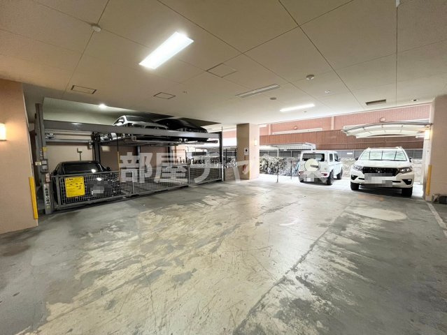 プレサンス栄メディパークの駐車場
