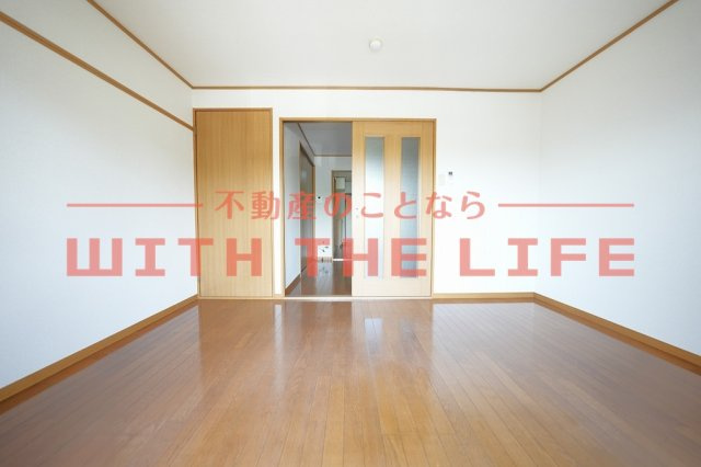 サンライフ大樹【キャッシュバック対象物件】の寝室|開放的な寝室です