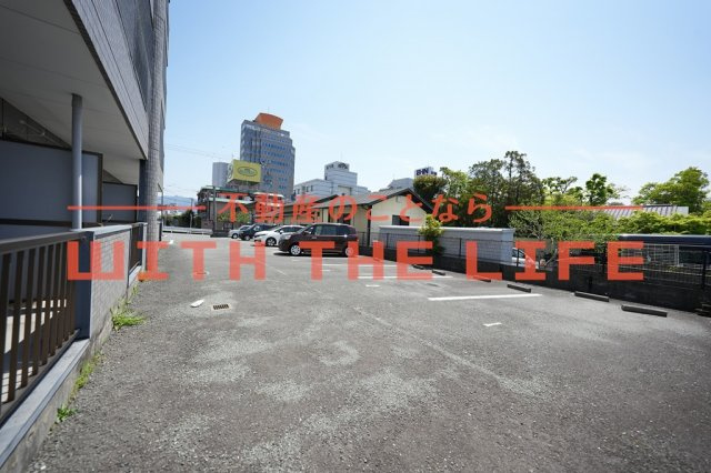 サンライフ大樹【キャッシュバック対象物件】の駐車場|駐車場があるので、車を買う予定の方も安心です