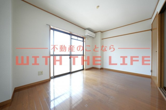 サンライフ大樹【キャッシュバック対象物件】の居間・リビング|こちらのリビングで趣味の時間をお楽しみください