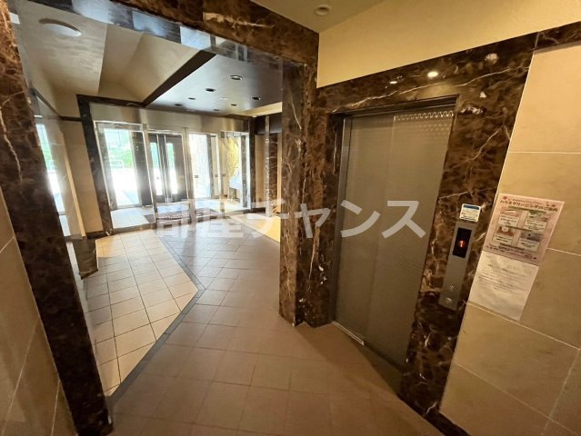 プレサンス鶴舞公園WESTのロビー